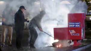 ABD'de seçim sandıkları kundaklandı