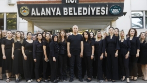 Alanya Belediyesi'nden kadına şiddete siyah protesto