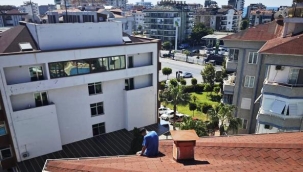 Alanya'da bunalıma giren genci intihardan komiser vazgeçirdi