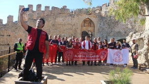 Alanya'da 'Cumhuriyet Yürüyüşü' düzenlendi 