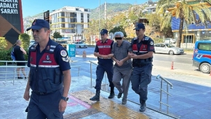 Alanya'da oğlunu öldürüp eşini ağır yaralayan baba tutuklandı