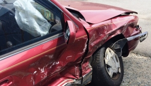 Alanya'da otomobiller çarpıştı: 5 yaşındaki çocuk yaralandı