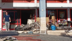 Alanya'da zincir markette yangın çıktı