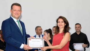 Fatih Ürkmezer Milli Eğitim çalışanlarını ödüllendirdi