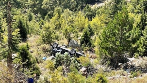 Gazipaşa'da yayla yolunda otomobil uçuruma yuvarlandı: 2 yaralı
