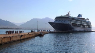 İngiliz turistler Alanya'ya denizden geldi