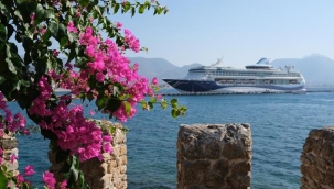 İngiliz turistler Alanya'ya denizden geldi