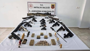 Jandarmadan eş zamanlı silah operasyonu 