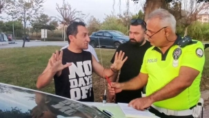 Kaliforniya'da yaşadığını söyleyen alkollü sürücü polisi sinirlendirdi