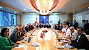 Osman Tarık Özçelik, CHP Genel Başkanı Özgür Özel ile görüştü