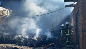Palet üretim tesisinde korkutan yangın: 1 kişi dumandan etkilendi