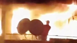 Yangına uykuda yakalanan kadın alevlerin arasında kaldı