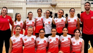 Alanya Belediyesporlu voleybolcu kızlar kendi evinde kazandı