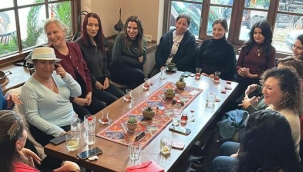 Alanya'da 'Kadına Yönelik Şiddetle Mücadele Günü'nde farkındalık etkinliği 