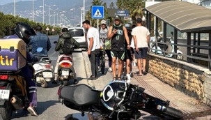Alanya'da yola savrulan motosikletteki 2 kişi yaralandı
