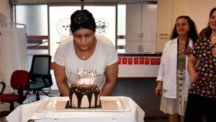 Alanya EAH'ta kemotarepi hastasına sürpriz kutlama  