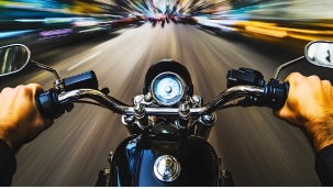 Alanya'da motosikletten düşen kadın yoğun bakıma alındı