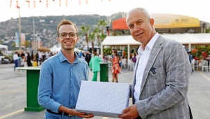 Alanya Tropikal Meyve Festivali'nde Başkan Özçelik'e doğum günü sürprizi