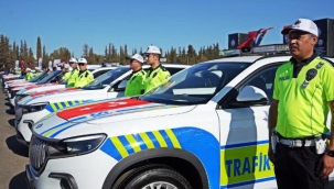 Antalya'da emniyet ve jandarma 225 yeni araçla gücüne güç kattı