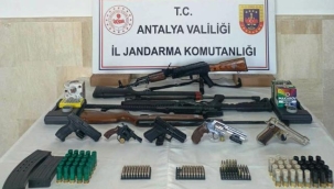 Jandarmanın operasyonunda çok sayıda silah ve fişek ele geçirildi