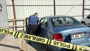 Park halindeki otomobilde ölü bulundu