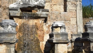 Perge Antik Kenti'ndeki çeşmeden bin 800 yıl sonra su akmaya başladı