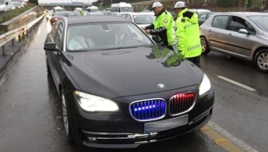 Yetkisiz çakar kullanan sürücülere 96 bin TL trafik idari para cezası uygulanacak.