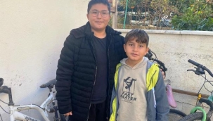 13 yaşındaki çocuk, hırsızı yakalayıp polise teslim etti