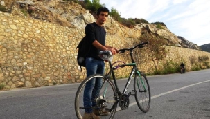 Alanya'da bisikletten vazgeçemiyor! Yılda 6300 kilometre pedal basıyor