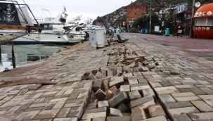 Alanya'da iskele yine çöktü