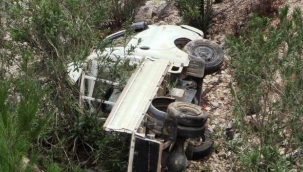 Alanya'da kamyonet dereye uçtu: 1 ölü, 1 yaralı