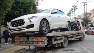 Alanya'da lüks araç park halindeki otomobillere çarparak durabildi