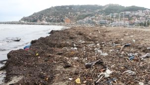 Alanya'da manzara değişmedi. Deniz yine yüzümüze tükürdü!