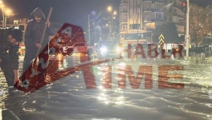 Alanya'da sağanağın ardından yollar göle döndü