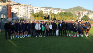 Alanyaspor 'Burçe bebek' ile bir araya geldi