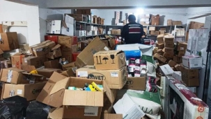 Antalya'da 4 ton kaçak ve tarihi geçmiş ilaç ele geçirildi