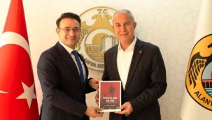 Başkan Özçelik, Yalçınkaya ile Triatlon Dünya Kupası'nı görüştü