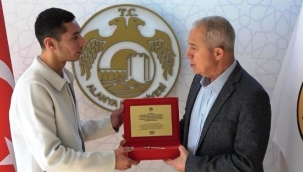 Dünya şampiyonu Toprak Razgatlıoğlu'na Alanya'da şehrin anahtarı verildi