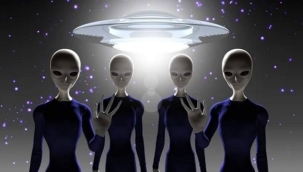 Dünyaca ünlü medyum Deborah Davies'ten tarihi kehanet: 'Uzaylılar 2025'te Dünya'ya gelecek'