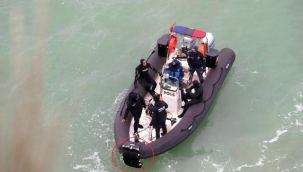 Falezlerden düşen otomobil özel mıknatısla aranıyor