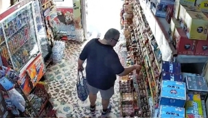 İş yeri sahibi namaz kılarken Alman turist hırsızlık yaptı