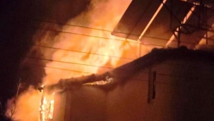 Önce patlama oldu, ardından alevler çatıyı sardı