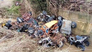 Safari istasyonunu sel vurdu, onlarca ATV kayboldu
