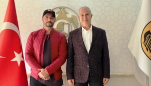 Sanatçı Gökhan Özen'den Başkan Özçelik'e ziyaret