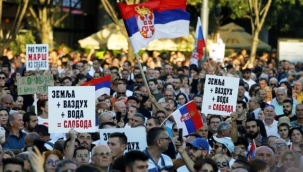 Sırbistan'da tarihinin en kalabalık hükümet karşıtı protestosu