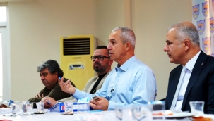 Taksiciler ile buluşan Başkan Özçelik: Hep beraber kuralları belirleyelim