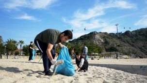 Alanya Belediyesi ve ALKÜ iş birliğinde sahiller temizleniyor