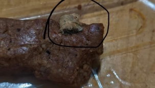 Alanya'da çiğ köftenin içinden izmarit çıktı