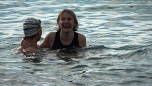 Alanya'da turistler ocak ayında deniz keyfi yaptı