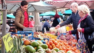 Alanya'da yılın ilk Cuma Pazarı'nda tezgahın kralı belli oldu